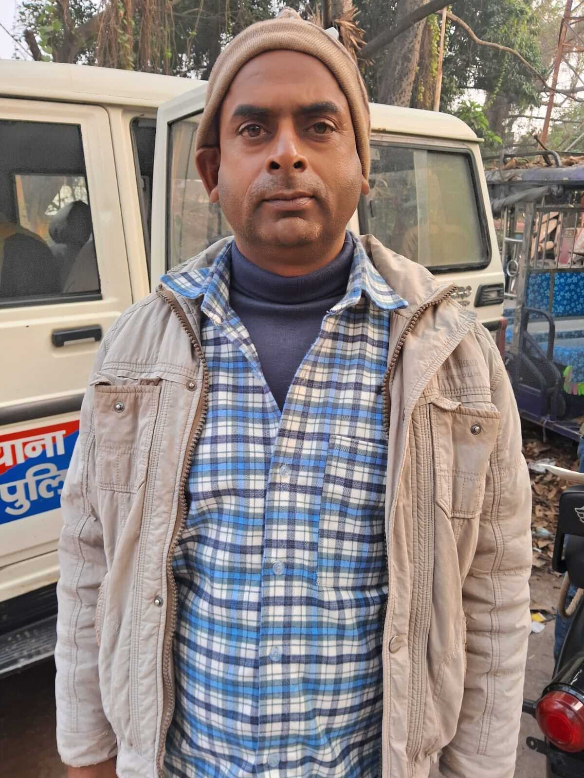 hajipur news. बालू के अवैध खनन के आरोप में हाजीपुर नप के पार्षद गिरफ्तार