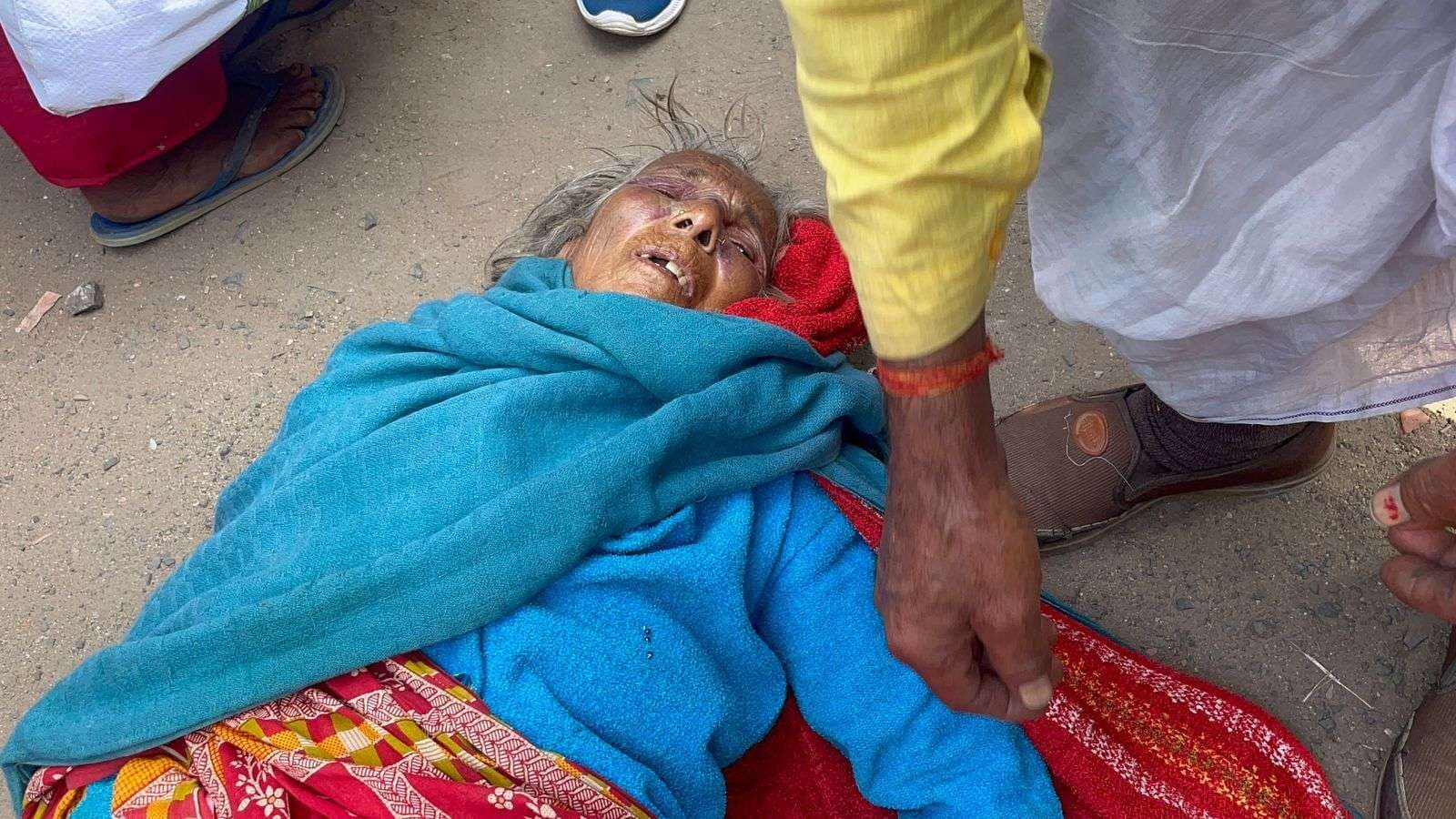 बुजुर्ग महिला को ठोकर मार अज्ञात वाहन फरार