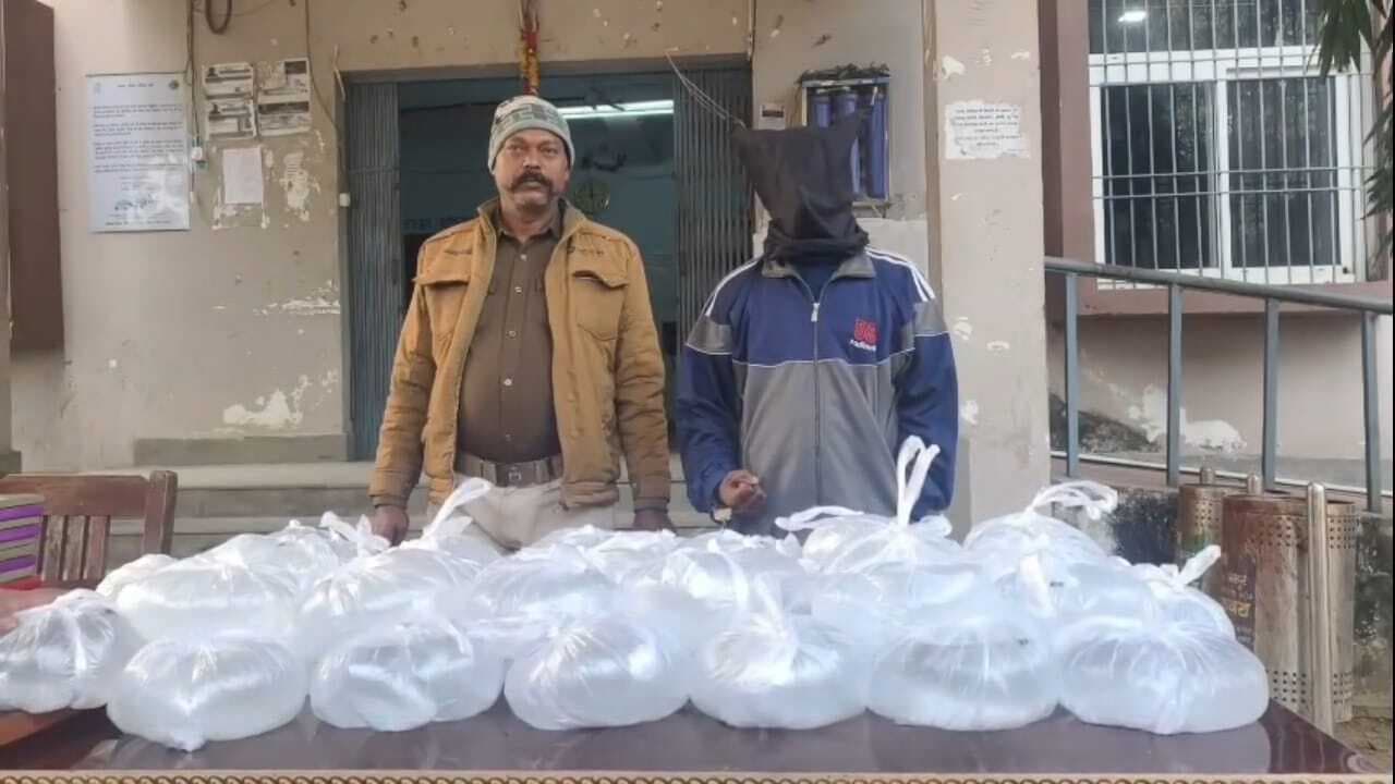 184 लीटर महुआ शराब के साथ तस्कर गिरफ्तार, वाहन जब्त