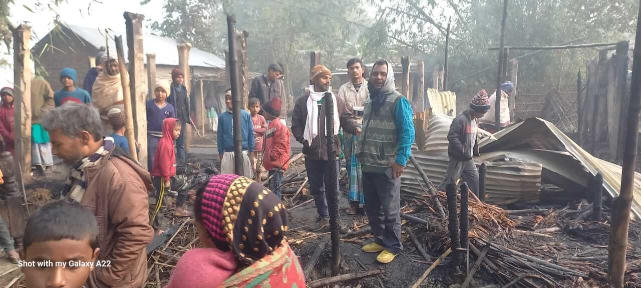 आग से तीन घर जले, लाखों की क्षति