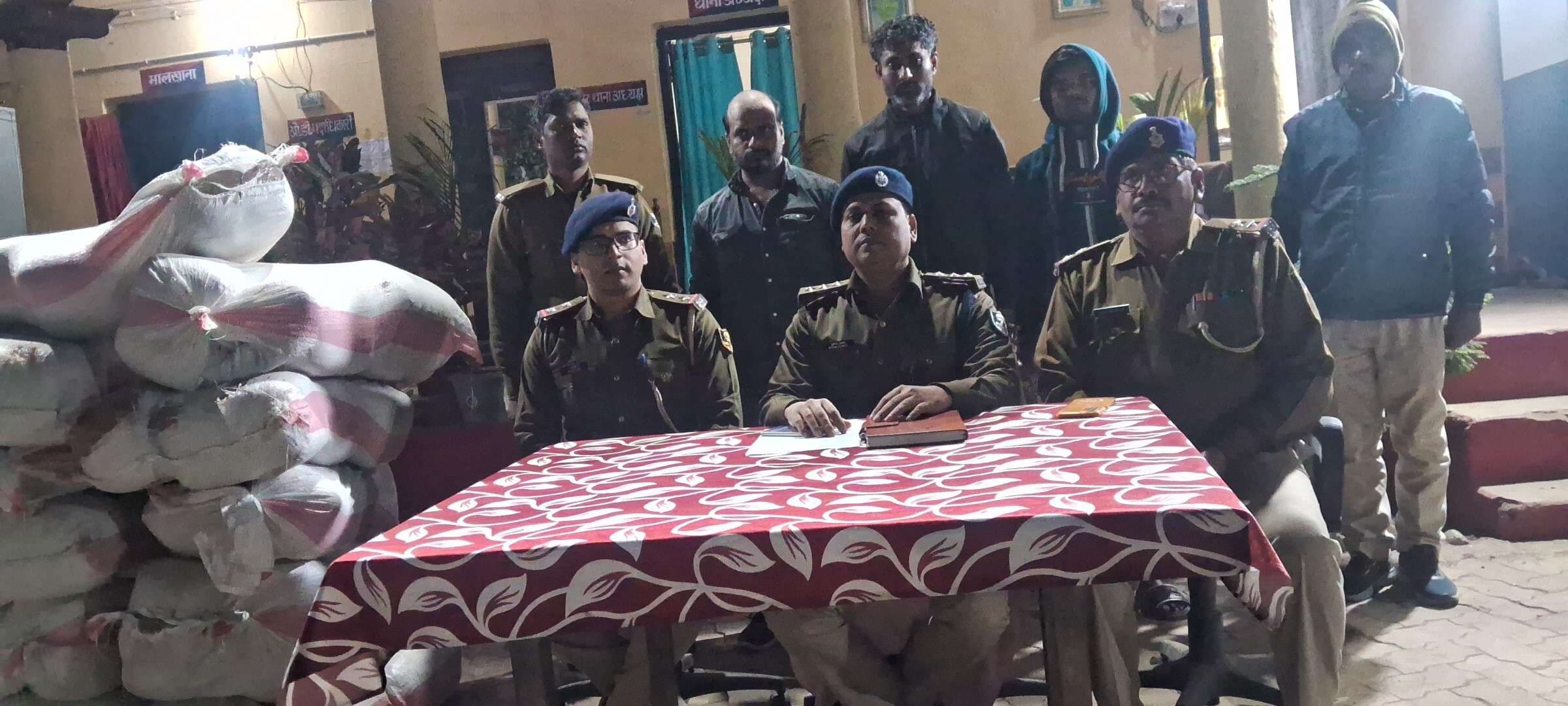 तीन क्विंटल गांजा के साथ तीन तस्कर गिरफ्तार