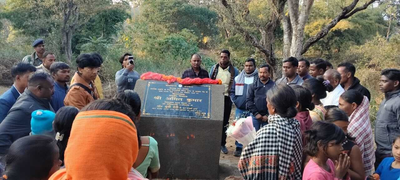 विधायक निधि के योजनाओं का किया शिलान्यास