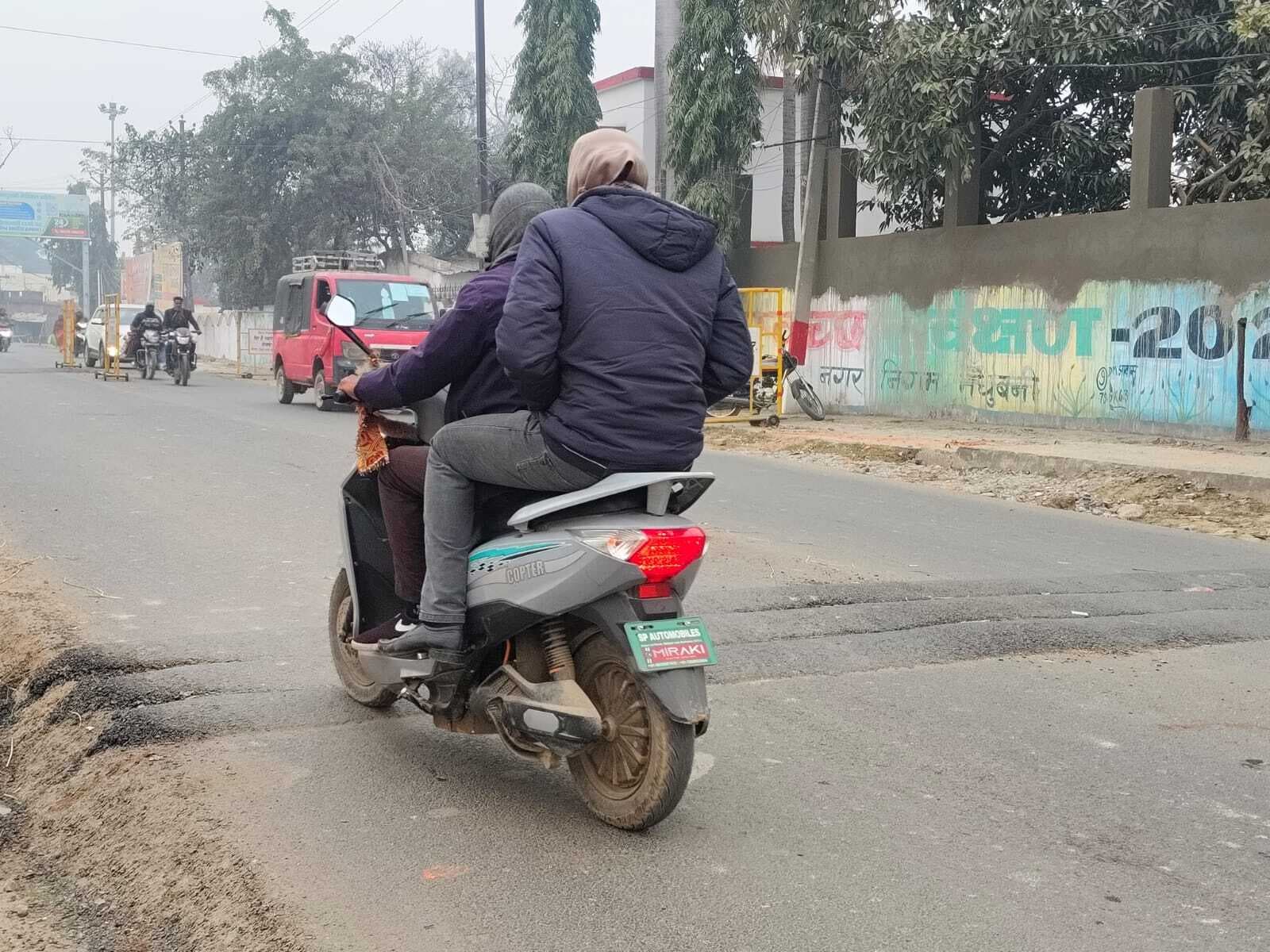 Madhubani News : एक किलोमीटर में आठ जगहों पर ब्रेकर, नियम की अनदेखी