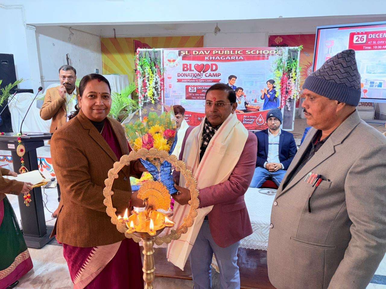 एसएल डीएवी में आयोजित रक्तदान शिविर में शिक्षक व अभिभावकों ने किया रक्तदान