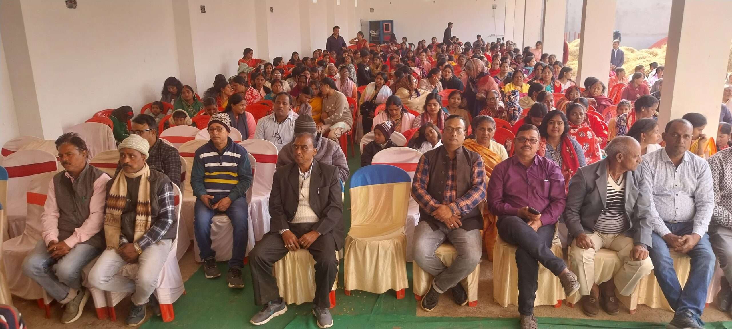 Giridih News :मोदी समाज सेवा समिति के कार्यक्रम में उमड़े लोग