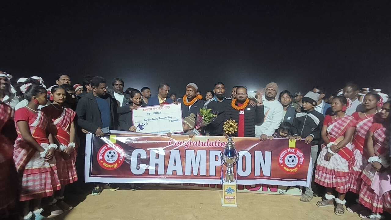 Chaibasa News : वाइबीसी चक्रधरपुर ने यश ब्रदर्स को हराया, 2.20 लाख नकद मिला