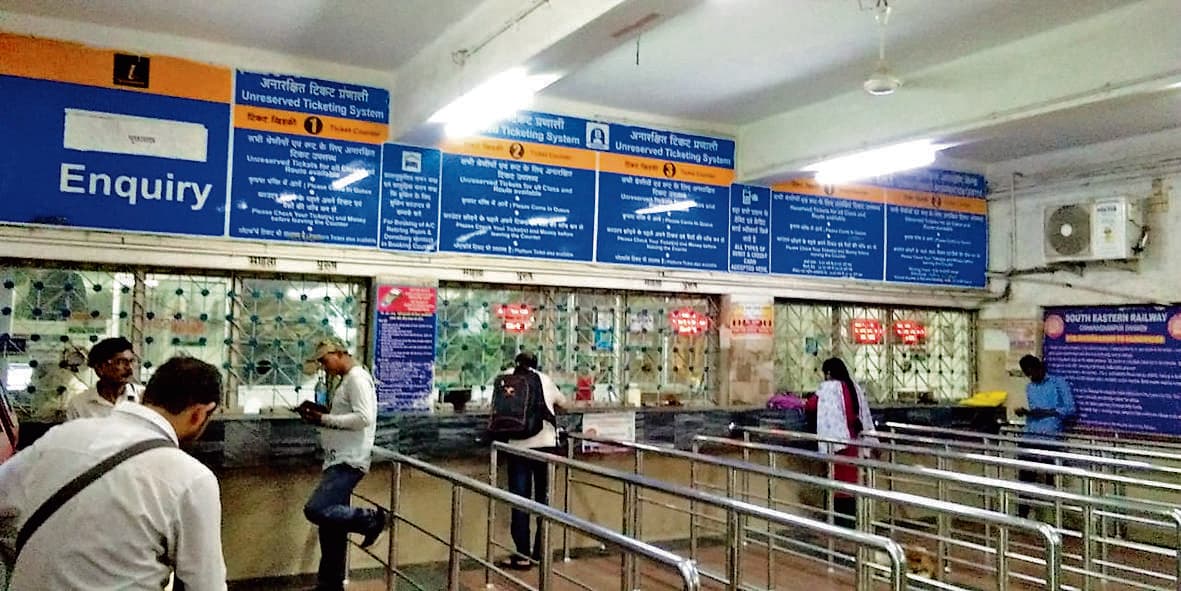 Chaibasa News : चक्रधरपुर से हावड़ा जा रहे यात्रियों पर 5 से 10 रुपये बोझ बढ़ा, नाराजगी