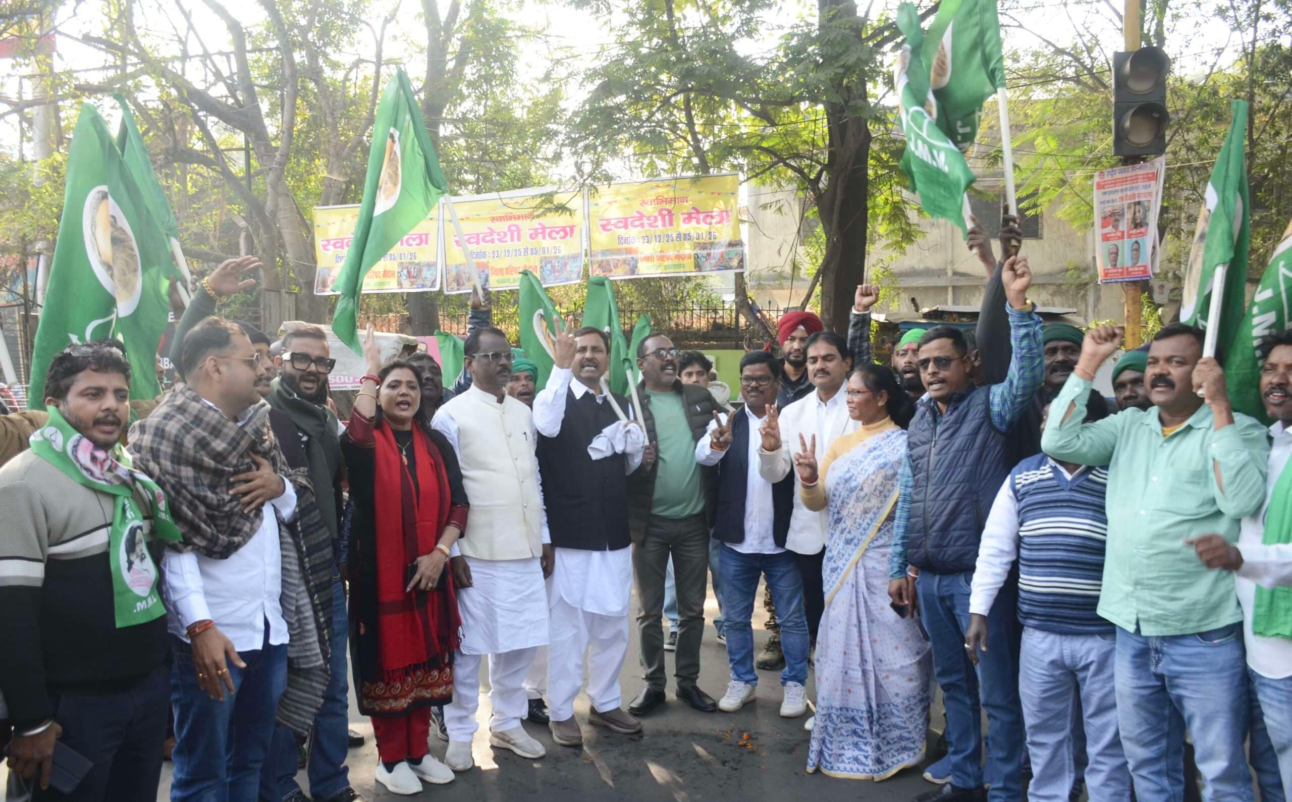 Dhanbad News: पेसा कानून पारित होने पर मनाया जश्न