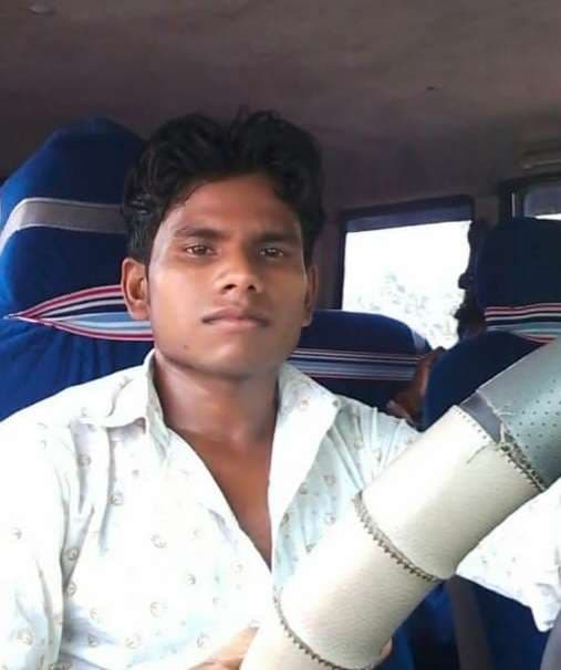 Dhanbad News: ट्रक की चपेट में आने से बाइक सवार युवक की मौत