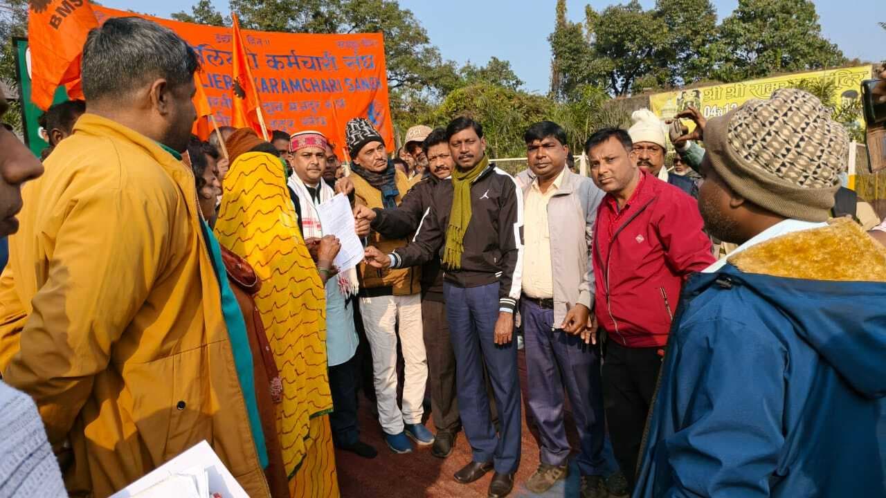 Dhanbad News: अस्पताल में कोलकर्मी की मौत, बेटे को मिला नियोजन