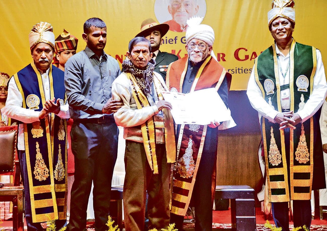 Dhanbad News: राज्यपाल ने 165 विद्यार्थियों व शोधार्थियों को प्रदान की उपाधि व गोल्ड मेडल