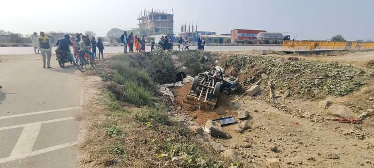 ट्रैक्टर अनियंत्रित होकर नहर में गिरा, चालक सहित दो घायल