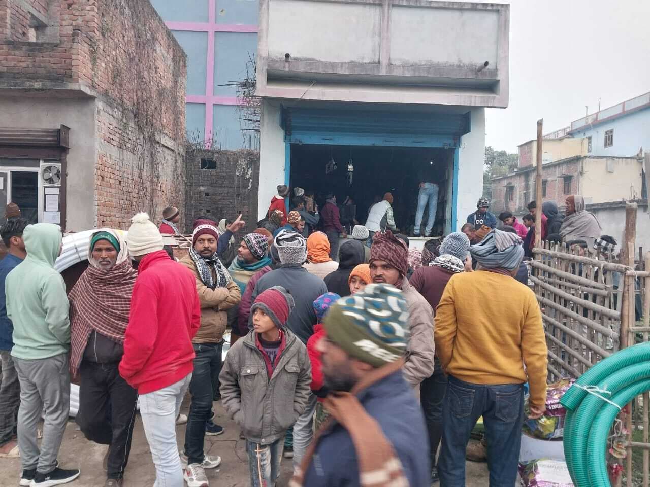 बिजली दुकान में शॉट सर्किट से लगी आग, सारा सामान खाक