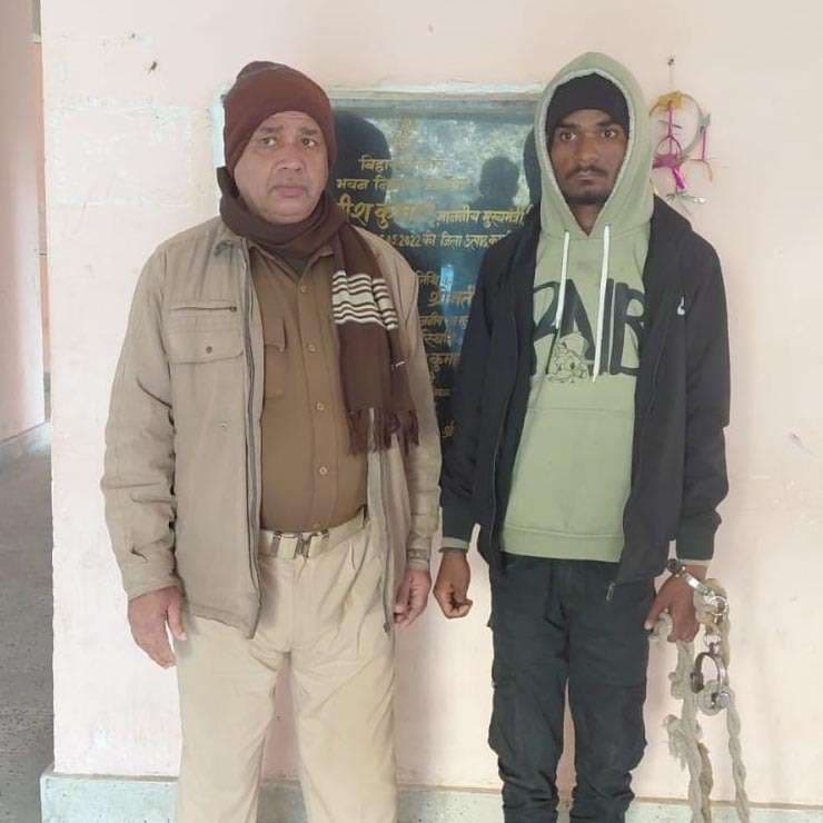 27 लीटर शराब के साथ तस्कर गिरफ्तार