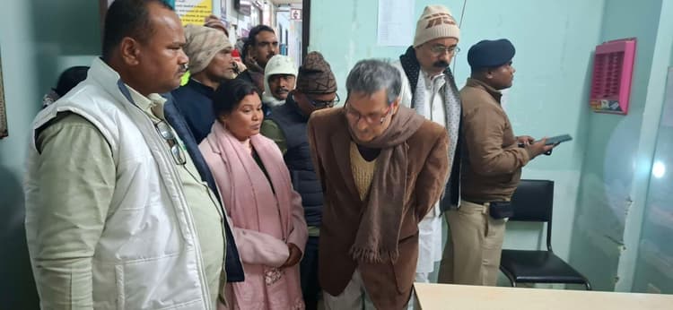 अनुमंडलीय अस्पताल की बदहाली पर विधायक नाराज, व्यवस्था में सुधार लाने की दी चेतावनी