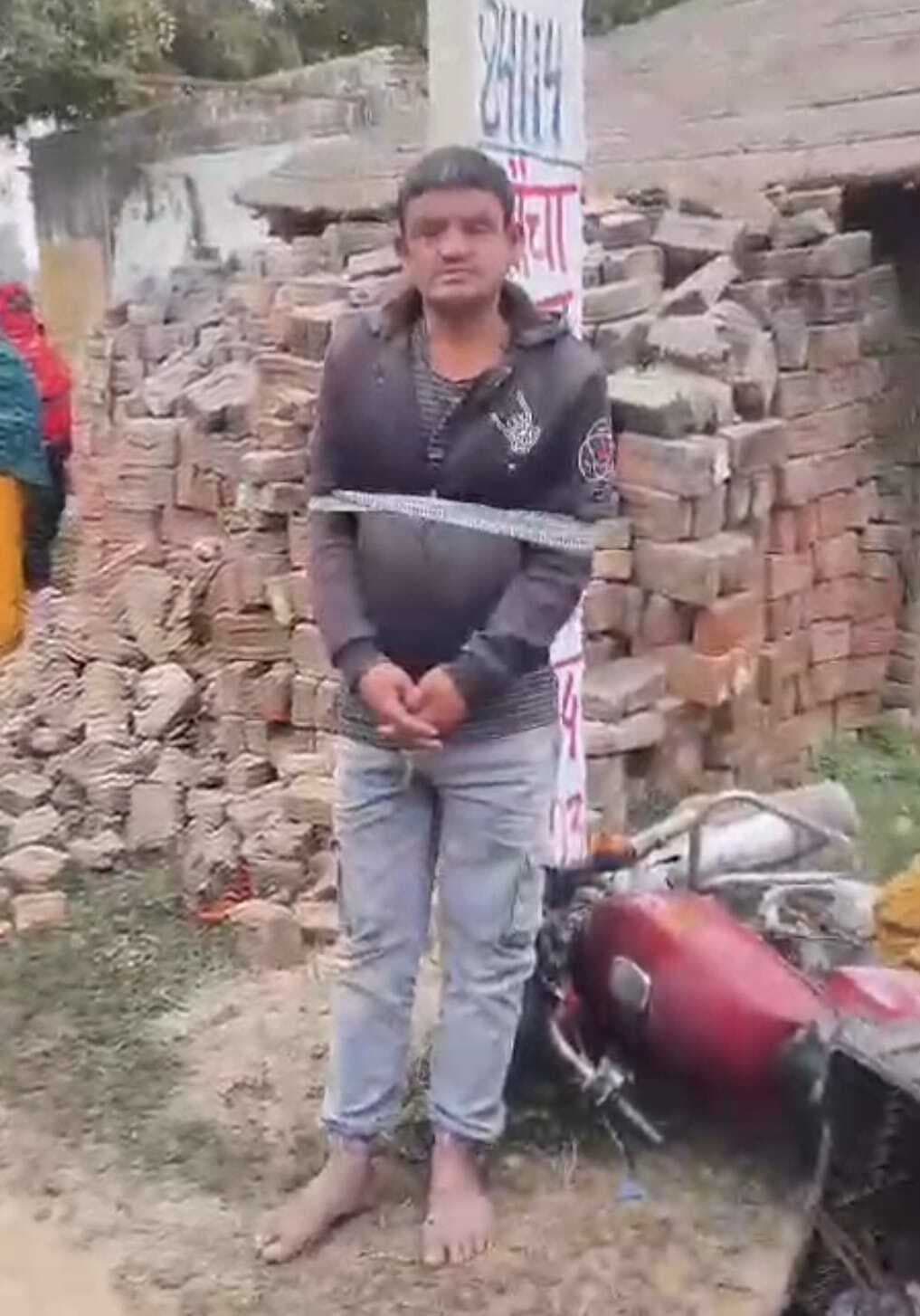 सीवान से प्रतिबंधित मांस बेचने आया युवक गिरफ्तार, लोगों में आक्रोश