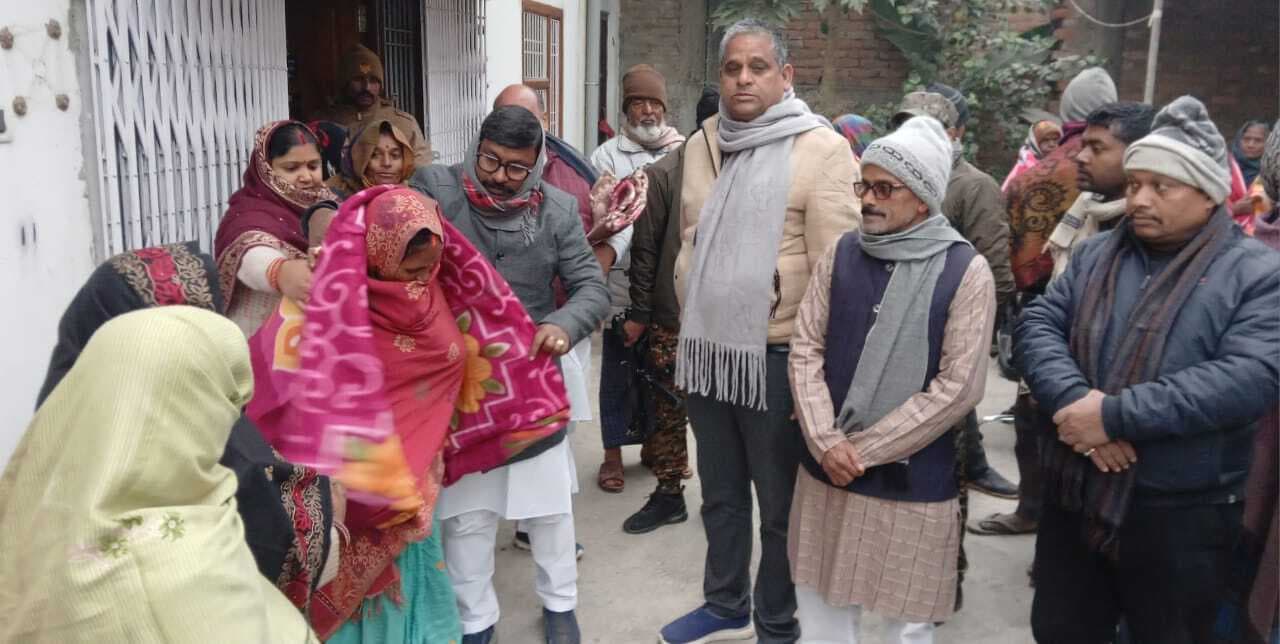 विधायक ने भदास उत्तरी के जरूरतमंदों लोगों के बीच बांटे कंबल