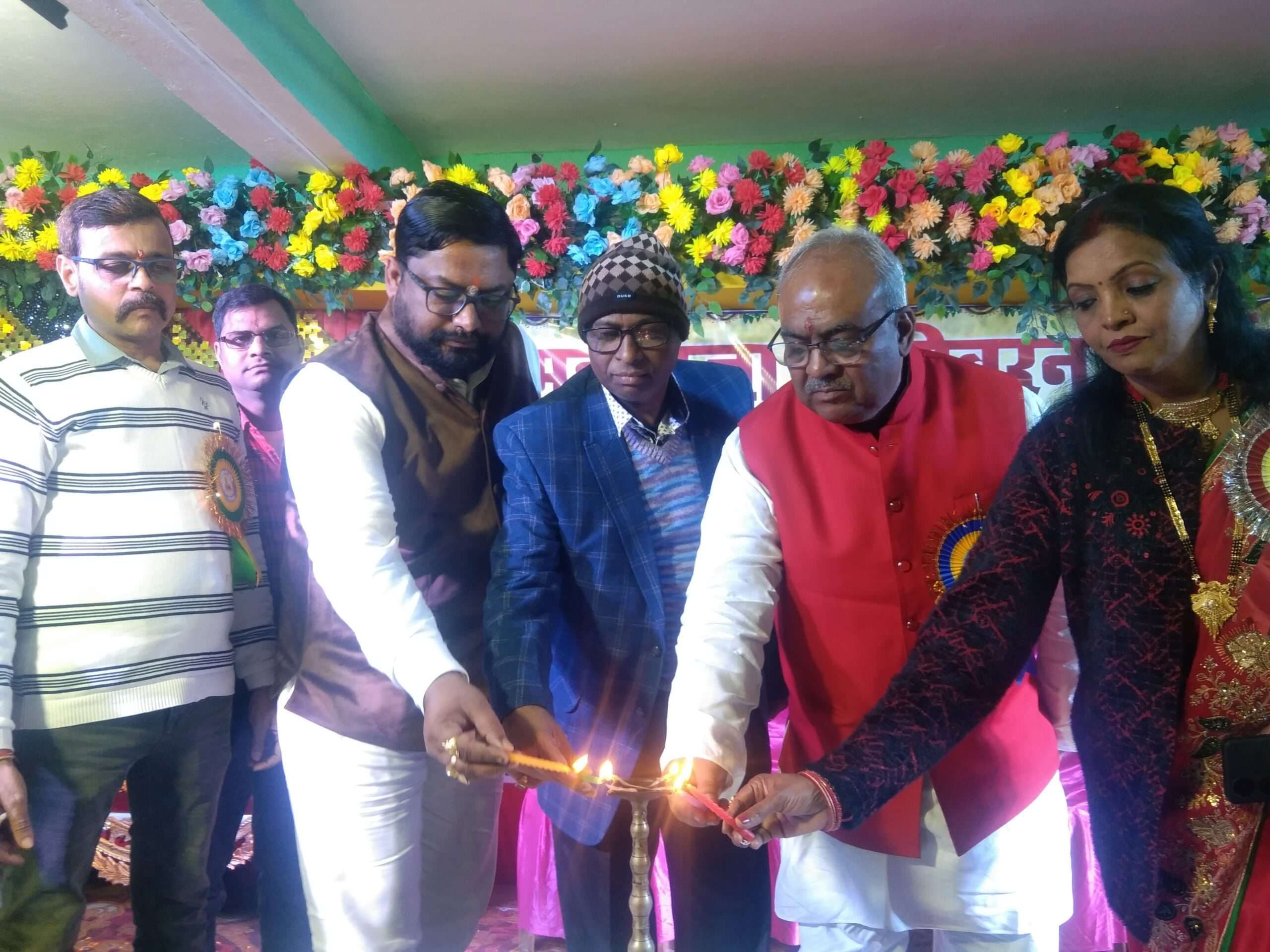 Samastipur News:नव दुर्गा नृत्य व देश भक्ति गानों ने दर्शकों का मन मोहा