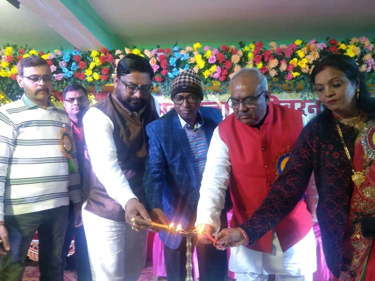 Samastipur News:नव दुर्गा नृत्य व देश भक्ति गानों ने दर्शकों का मन मोहा