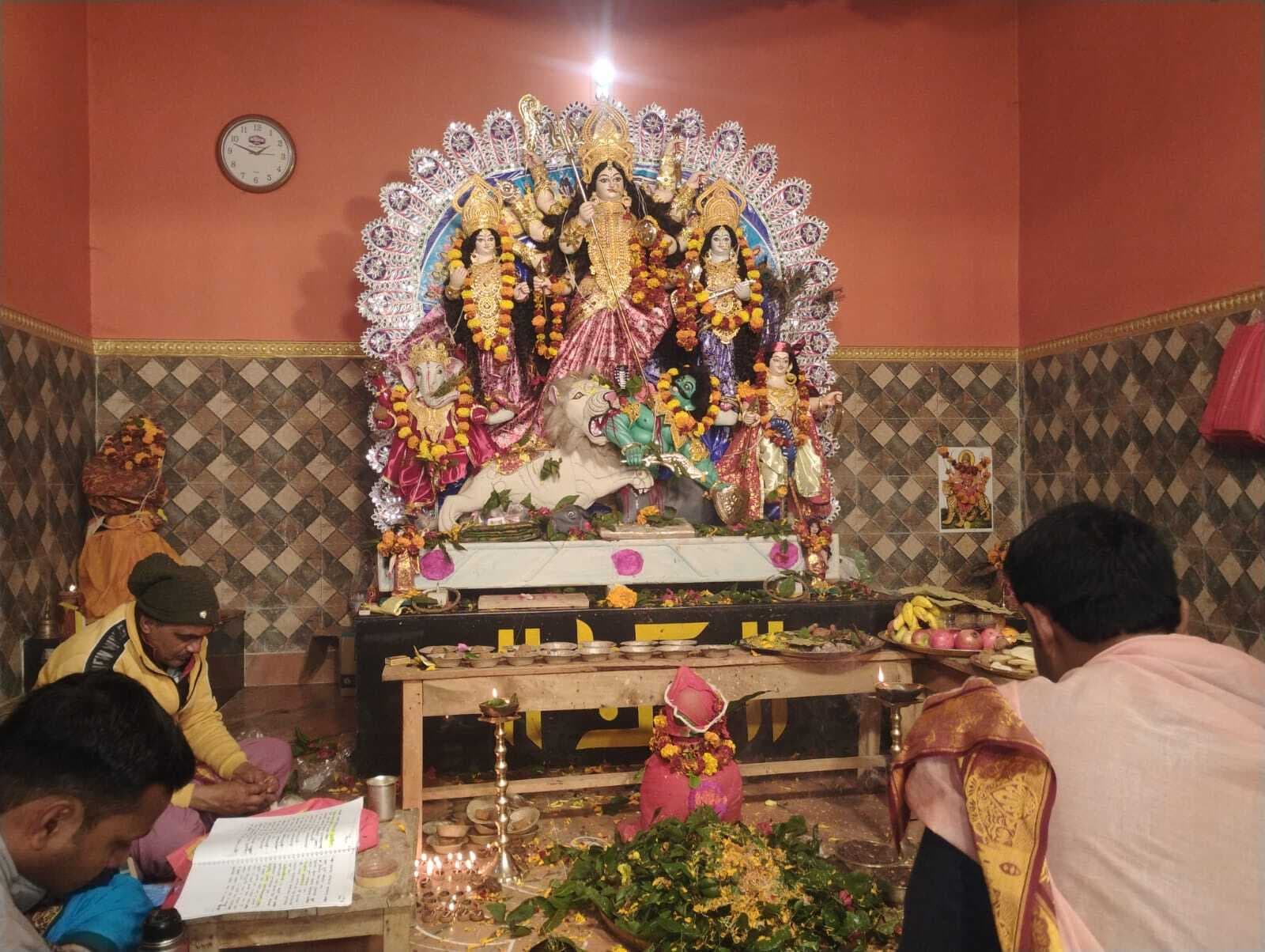 Deoghar News : बाबा नगरी में मां शाकंभरी की आराधना, सप्तमी को वेदी पर विराजीं मां