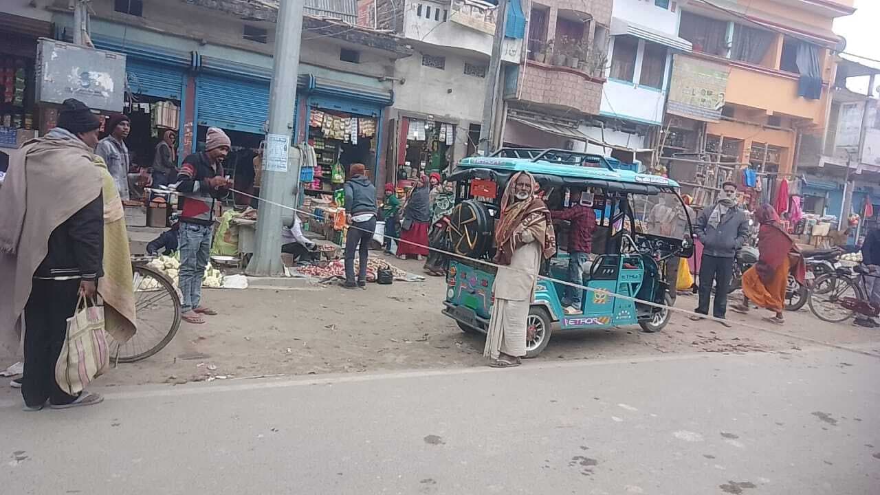 बेलदौर बाजार होगा अतिक्रमण मुक्त, अंचल प्रशासन ने कसी कमर, जोर-शोर से चल रही पैमाइश