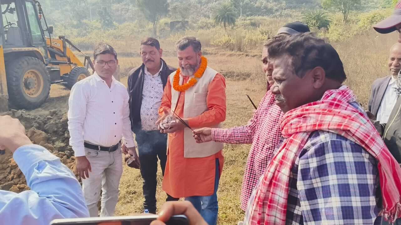 Giridih News: सीसीएल सीएसआर के तहत बनियाडीह व महेशलुंडी में तीन नये तालाबों का निर्माण शुरू