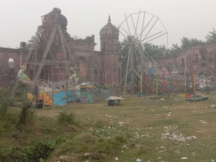 Madhubani News : राज पैलेस में नववर्ष में सैलानियों की सुविधा के लिए अस्थायी बन रहा फूड पार्क