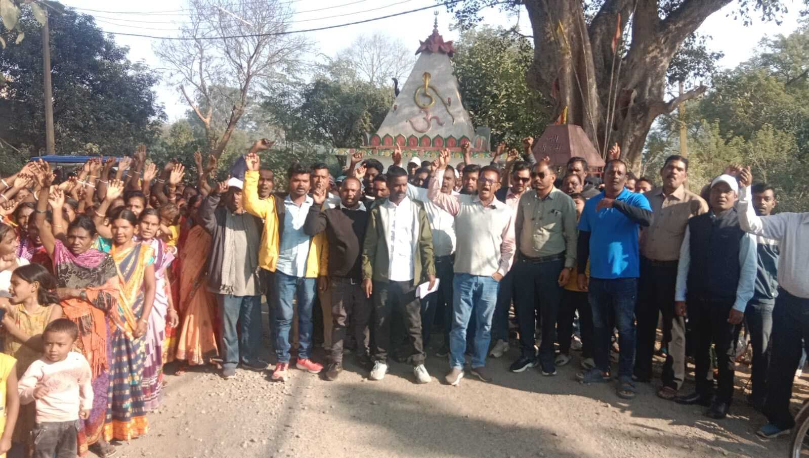 Chaibasa News : जान देना मंजूर, पुरखों की निशानी टूटने नहीं देंगे