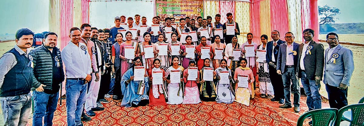 Chaibasa News : जरूरतमंदों को मिलेगा मुफ्त परामर्श, 46 चयनित अभ्यर्थी हुए सम्मानित