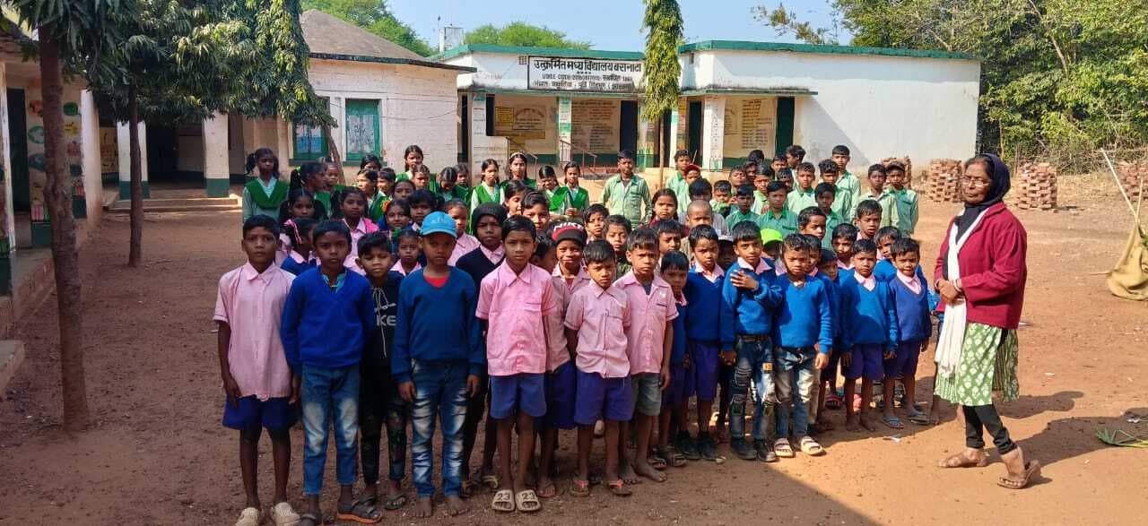 East Singhbhum News : दिव्यांग पारा शिक्षिका के भरोसे 152 बच्चे, कागजी कार्यों में बीत जाता है समय, स्कूल से बिना पढ़ाई घर लौट रहे विद्यार्थी