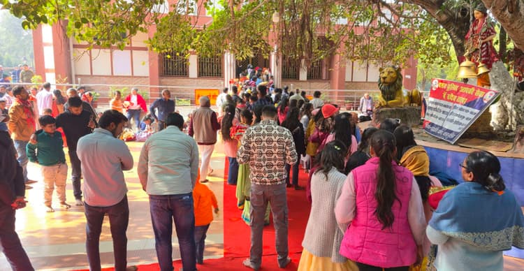 मां भद्रकाली मंदिर में पर्यटकों की भीड़ रही