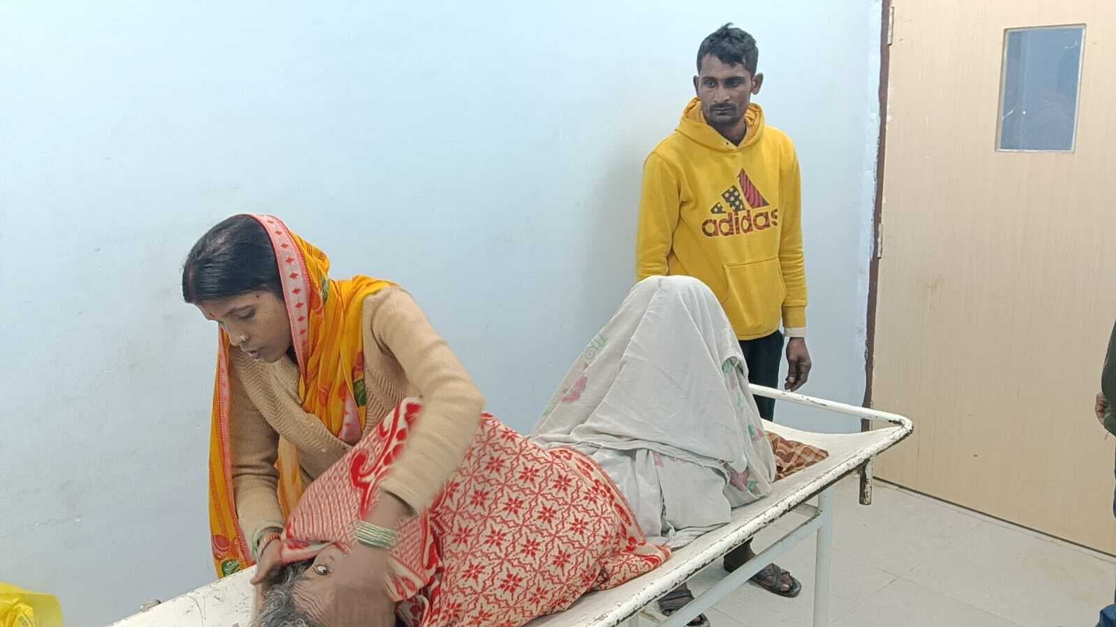 उचकागांव में आग तापते समय झुलसी बुजुर्ग महिला, सदर अस्पताल में भर्ती