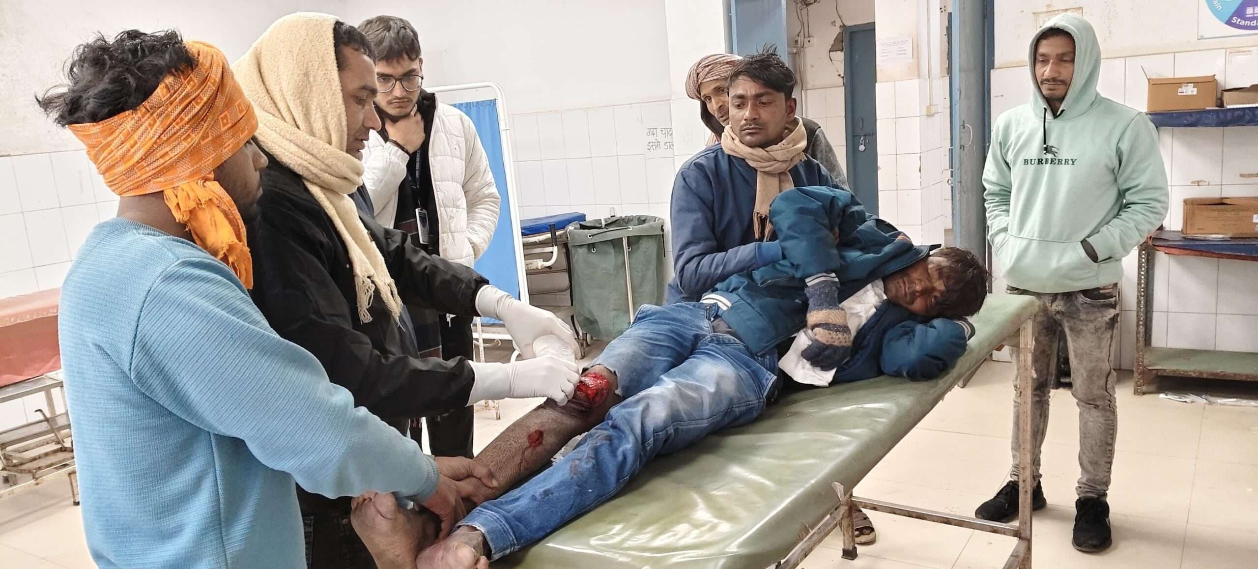 अज्ञात वाहन के धक्के से इ-रिक्शा चालक घायल