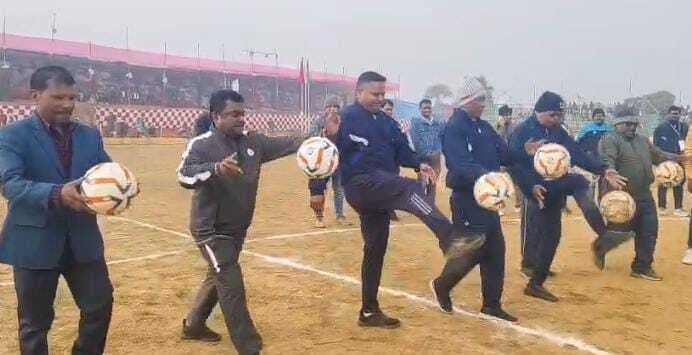पाकुड़ में फुटबाल टूर्नामेंट शुरू, बिहार, यूपी, बंगाल की टीमें ले रहीं हिस्सा