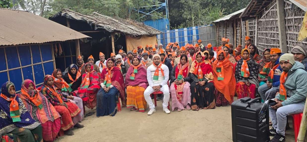 भाजपा कार्यकर्ताओं ने सुनीं  पीएम मोदी के मन की बात