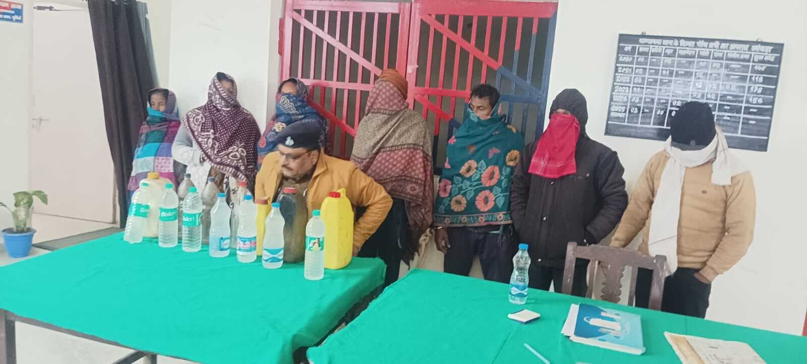 शराब बनाने के उपकरण के साथ सात लोग गिरफ्तार