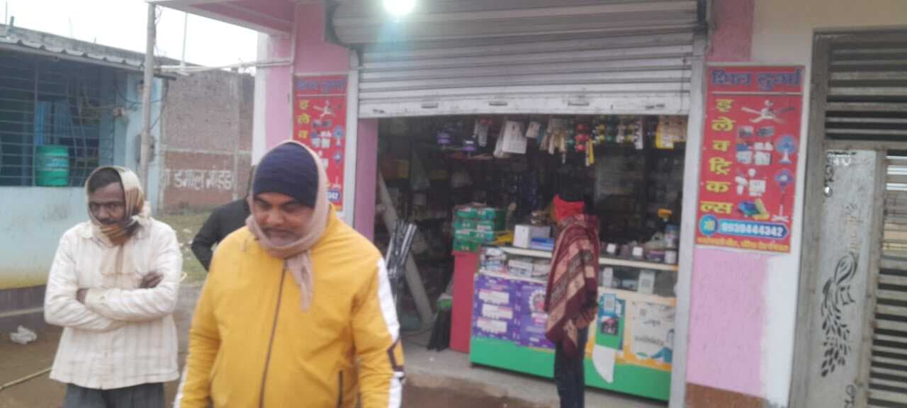 इलेक्ट्रॉनिक्स दुकान में हजारों की चोरी