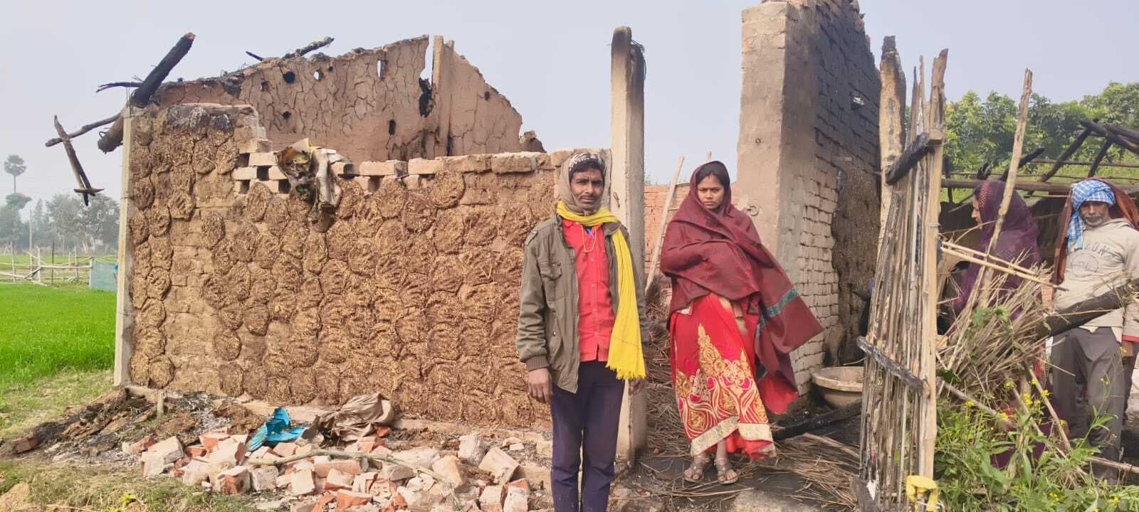 आग लगने से घर का सामान जलकर हुआ रा