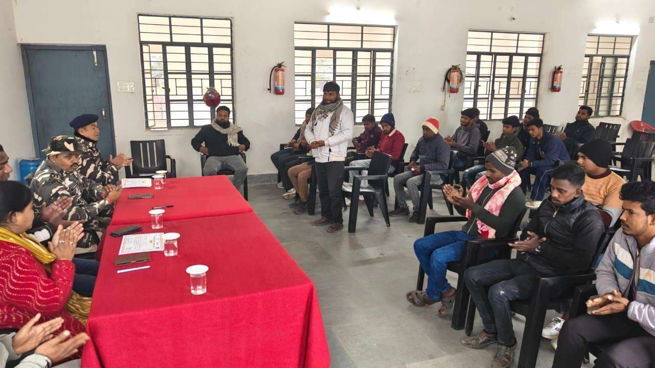 एसएसबी ने युवाओं को दिया मोबाइल रिपेयिंग का प्रशिक्षण