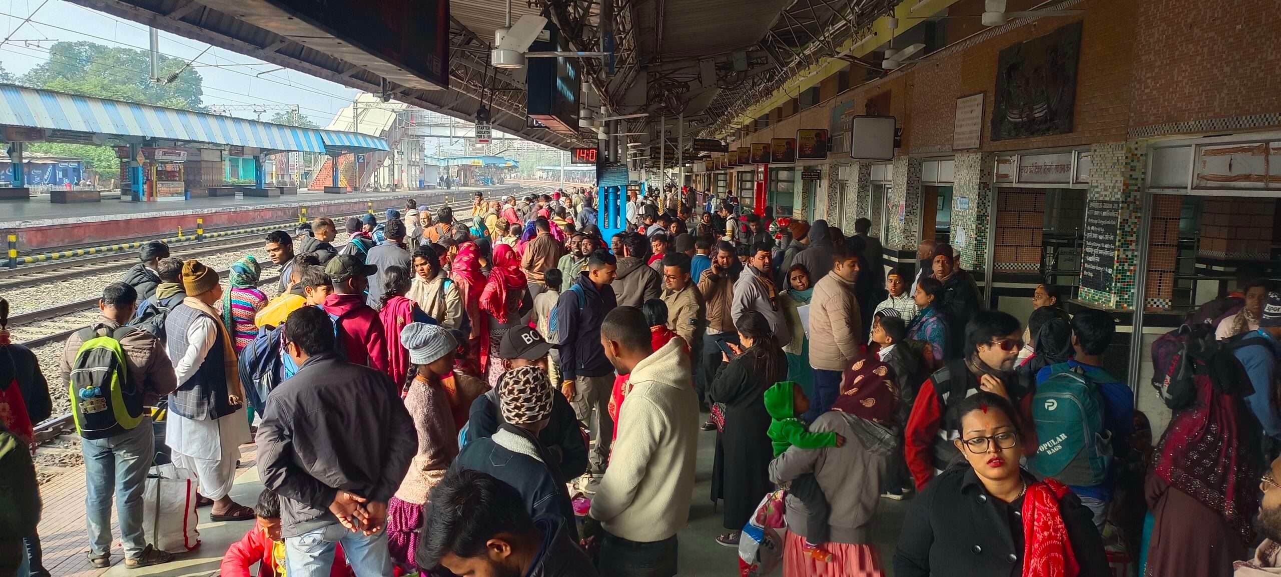 Deoghar News : मालगाड़ी बेपटरी होने से हावड़ा–पटना रूट ठप, 14 ट्रेनें रद्द, 40 से अधिक के मार्ग बदले