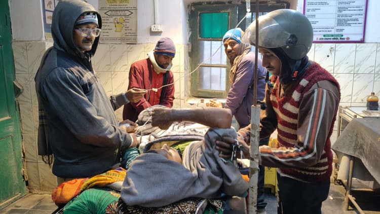 करंट लगने से बिजली मिस्त्री का दाहिना हाथ झुलसा