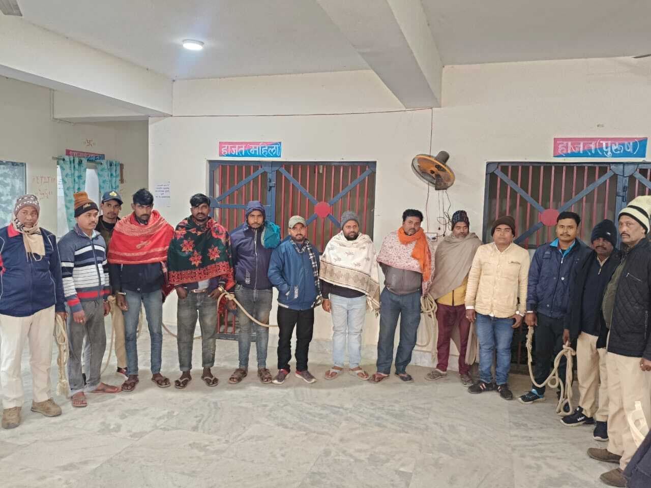 सालमारी पुलिस ने 10 शराबियों को किया गिरफ्तार