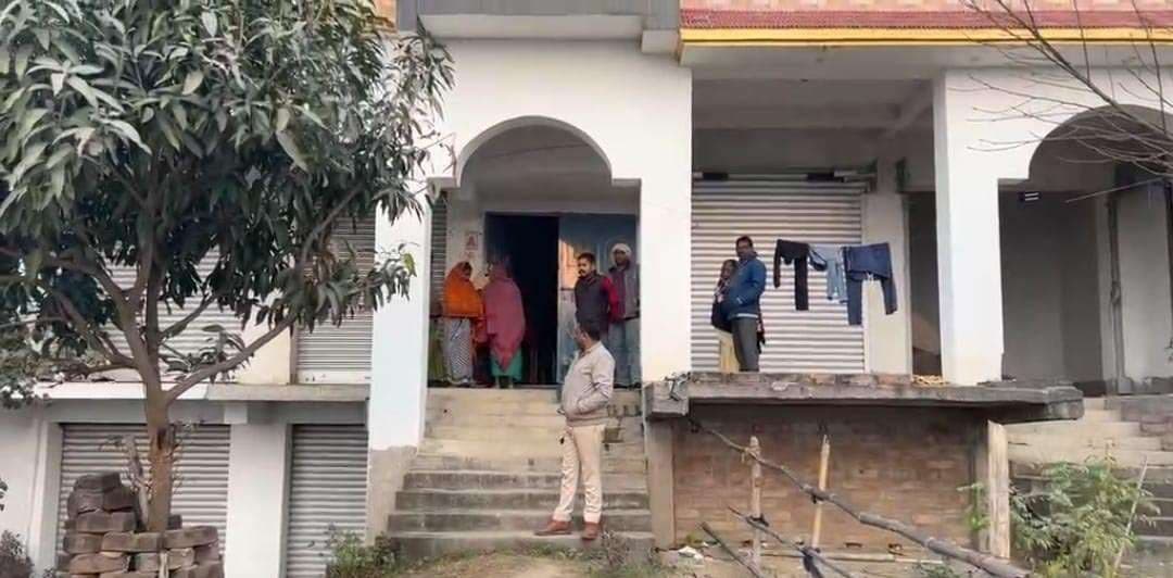 छह नकापोश ने बंधक बनाकर घर में की डकैती