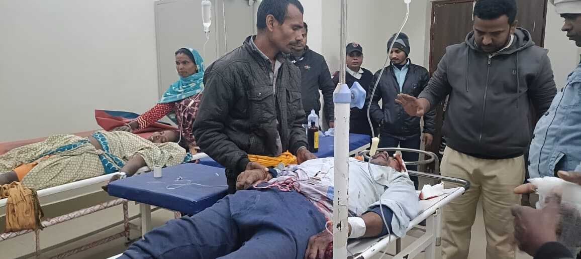 बाइक के धक्के से महिला समेत तीन जख्मी