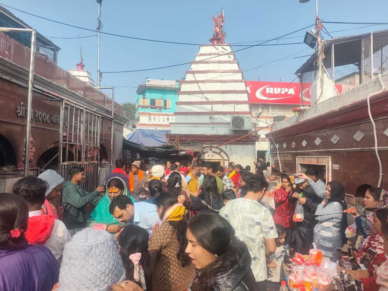 अष्टमी तिथि पर बासुकिनाथ मंदिर में भक्तों की भीड़ उमड़ी