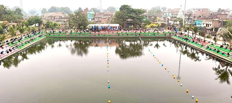 sasaram News : अमृत सरोवर बना परीक्षा केंद्र, नोनहर से उठा शिक्षा का नया मॉडल