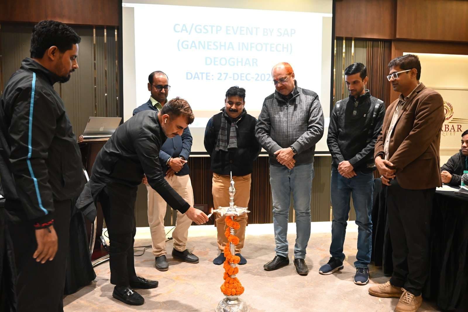 Deoghar News : व्यापारियों को मिला डिजिटल समाधान का रोडमैप