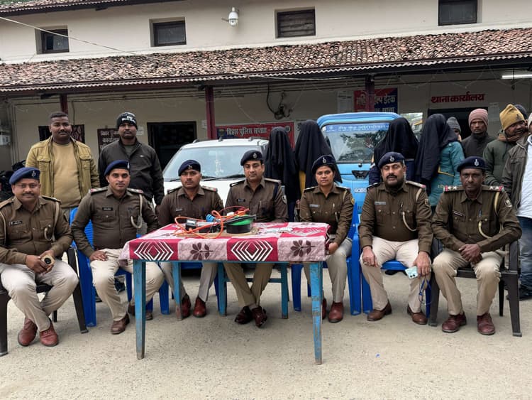 Madhubani News : पुलिस ने इ - रिक्शा छिनतई मामले में चार अभियुक्तों को किया गिरफ्तार