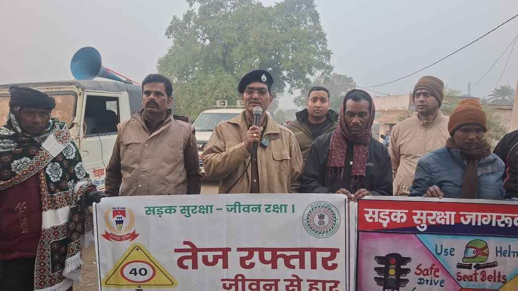 बोआरीजोर में पुलिस ने निकाली सड़क सुरक्षा जागरूकता रैली