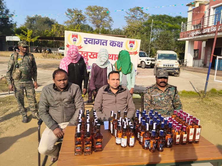 Giridih News :खुखरा में अवैध अंग्रेजी शराब लदी कार जब्त, तीन लोग गिरफ्तार